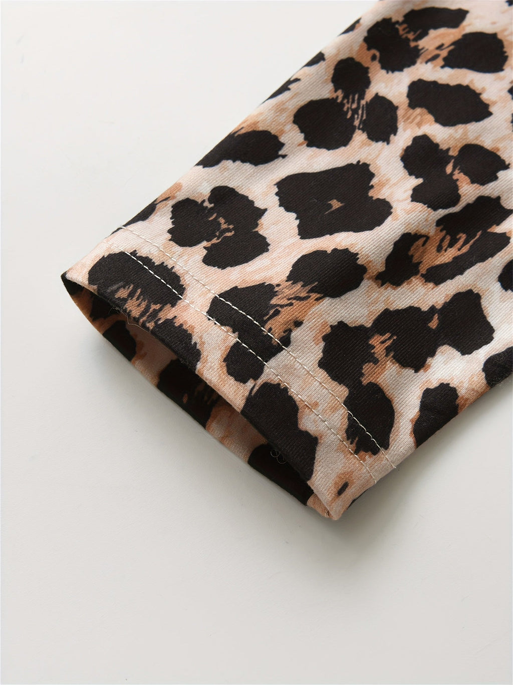 Baby Girls' Cat Print Outfit Set with a Long Sleeve Ruffle Tunic and Leopard Pants for Everyday Wear