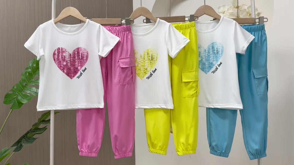 Girls' Heart Print Outfit Set of Three T-Shirts and Three Cargo Joggers for Coordinated Casual Wear